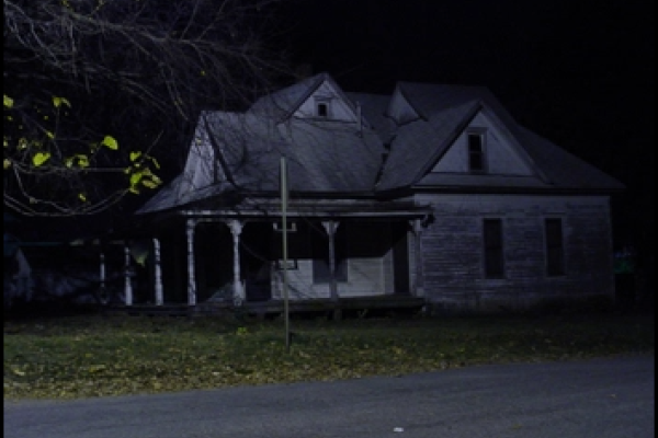 10 Creepy Real Estate Stories That’ll Make You Gasp With Fear…or Laughter!
